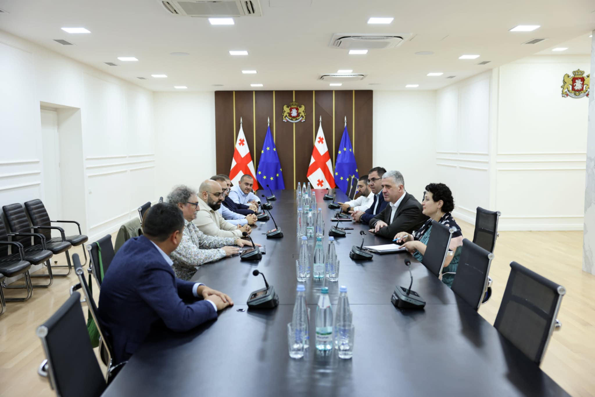 გარემოს დაცვისა და სოფლის მეურნეობის მინისტრი ოთარ შამუგია ლურჯი მოცვის მწარმოებელთა ასოციაციის წარმომადგენლებს და ევროპელ ექსპორტიორებს შეხვდა