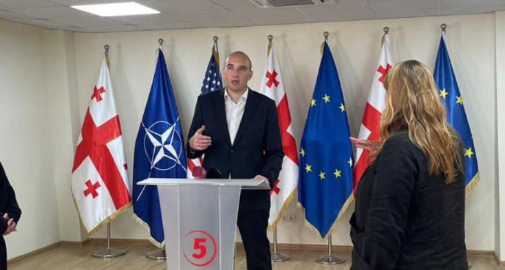 ირაკლი ფავლენიშვილი - ივანიშვილის სანქცირებულმა სასამართლო “კლანმა” პატიმრობა შეუფარდა მესამე პრეზიდენტს, მიზეზი კი ისაა, რომ მიხეილ სააკაშვილი არის გამარჯვების ფორმულა, ქართველ ხალხთან ერთად, ანტიქართული რეჟიმის წინააღმდეგ ბრძოლაში