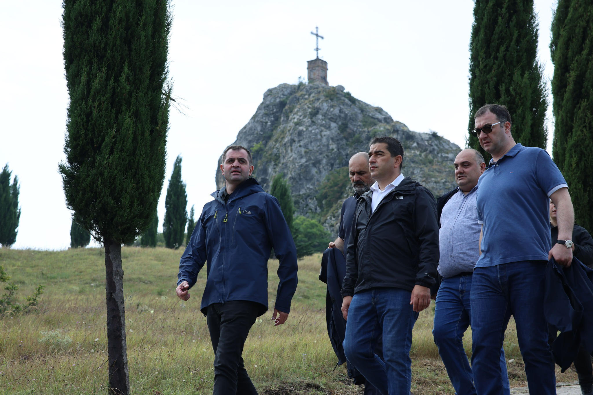 შალვა პაპუაშვილი - 2 აგვისტო ბიბლიური წინასწარმეტყველის ელია თეზბიტელის ხსენების დღეა - ამ დღეს ქრისტიანები კახეთის გულში, დედოფლისწყაროში იკრიბებიან, სადაც სამლოცველო ჯერ კიდევ VI საუკუნეში არსებობდა