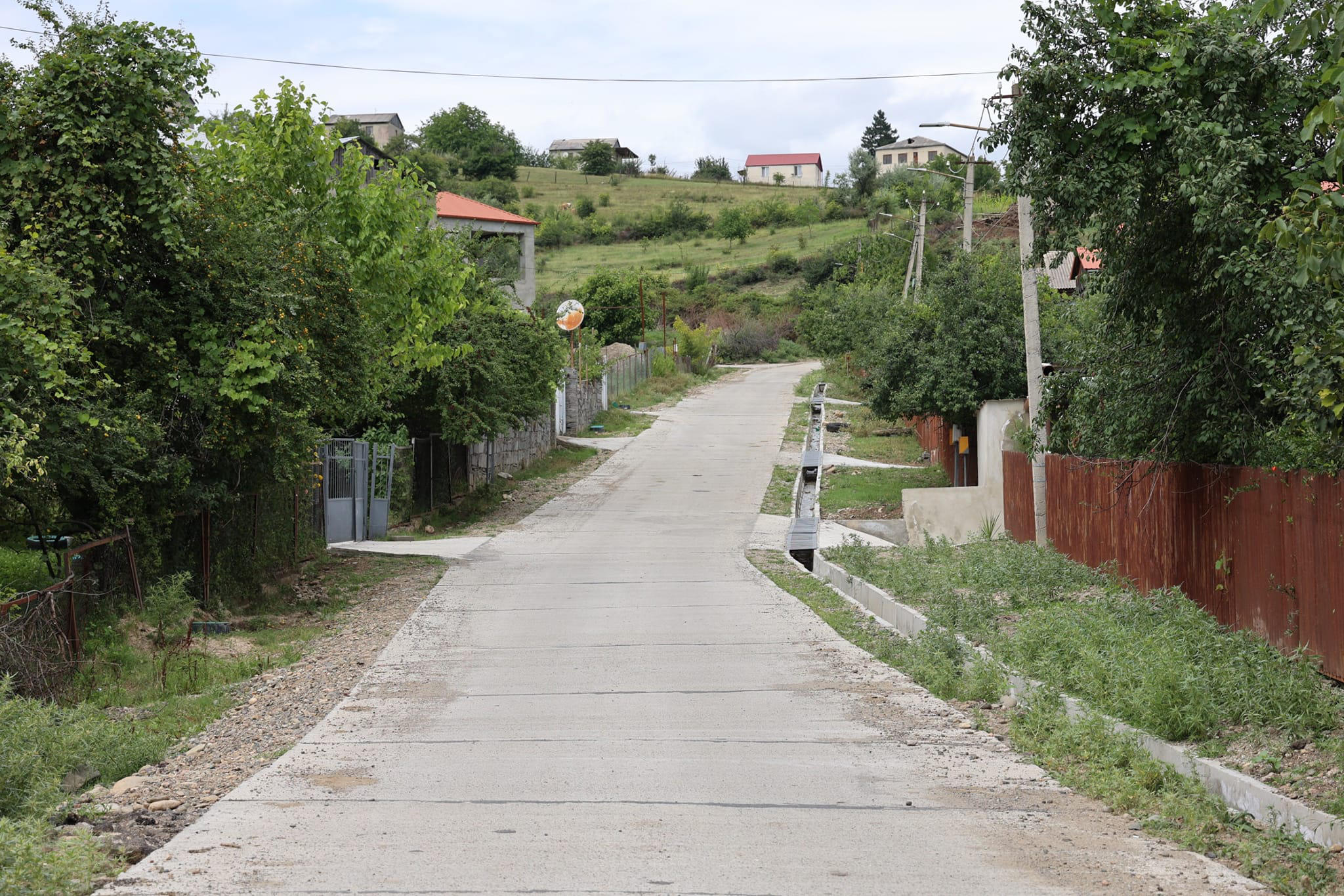 სოფელ ტანძიაში გიორგი მარგიანისა და საბა დადვანის ქუჩებზე საგზაო ინფრასტრუქტურული სამუშაოები დასრულდა