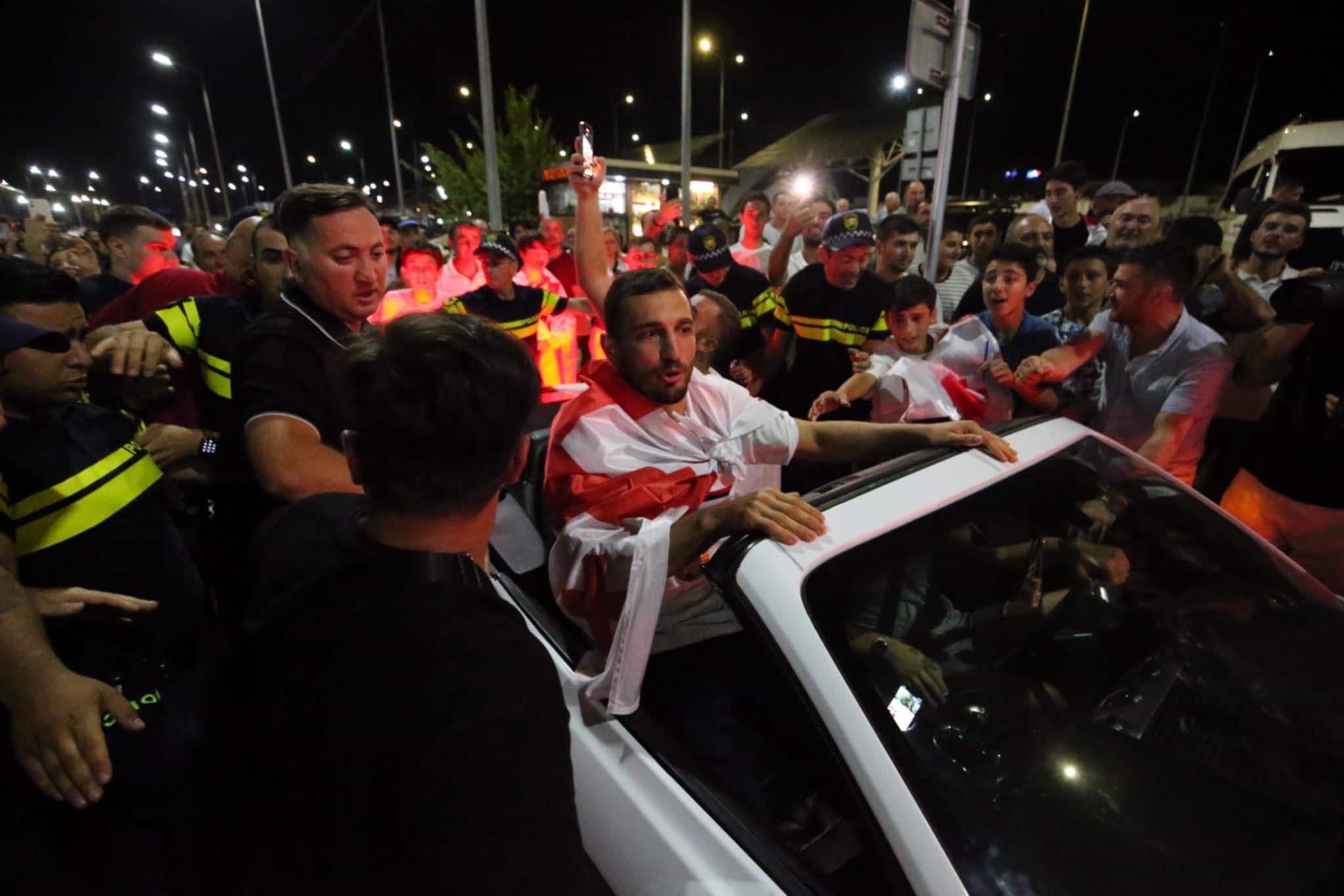 ოლიმპიადიდან დაბრუნებულ საქართველოს ძიუდოისტთა ნაკრებს აეროპორტში გულშემატკივრები დახვდნენ