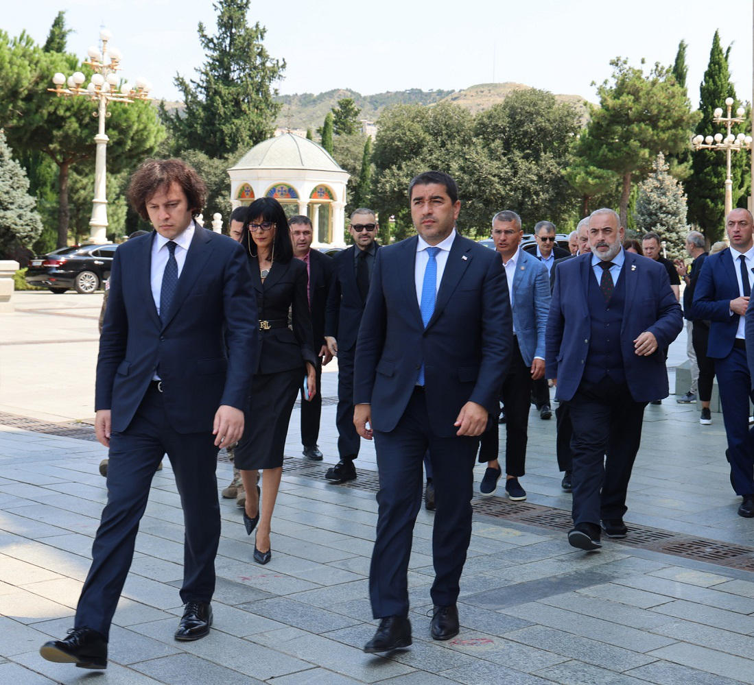 კობა კობალაძე აფხაზეთიდან გადმოსვენებული მებრძოლებისა და მშვიდობიანი მოქალაქეების სამოქალაქო პანაშვიდს დაესწრო