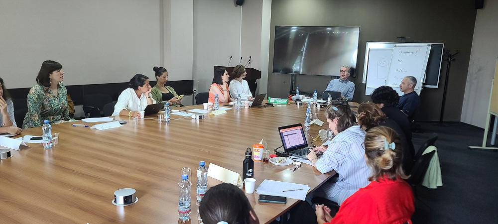 გრიგოლ რობაქიძის სახელობის უნივერსიტეტის ინფორმაციით, უნივერსიტეტი განაგრძობს მუშაობას პოზიტიური მშობლობის პროგრამის განსახორციელებლად