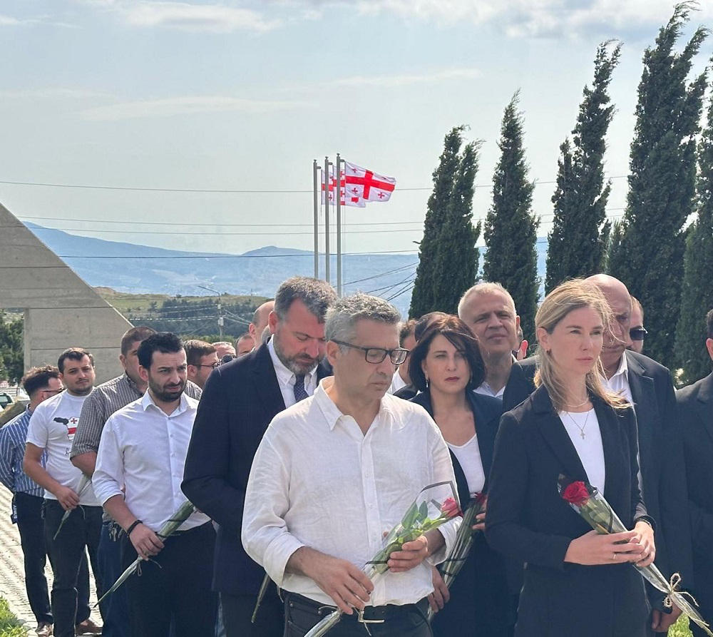 თინა ბოკუჩავა - 16 წელი გავიდა მას შემდეგ, რაც რუსეთი შემოიჭრა საქართველოში და მოახდინა ჩვენი ქვეყნის ტერიტორიების ოკუპაცია - პატივს მივაგებთ დაღუპულ გმირთა ხსოვნას, ქედს ვიხრით მათი გმირობის წინაშე