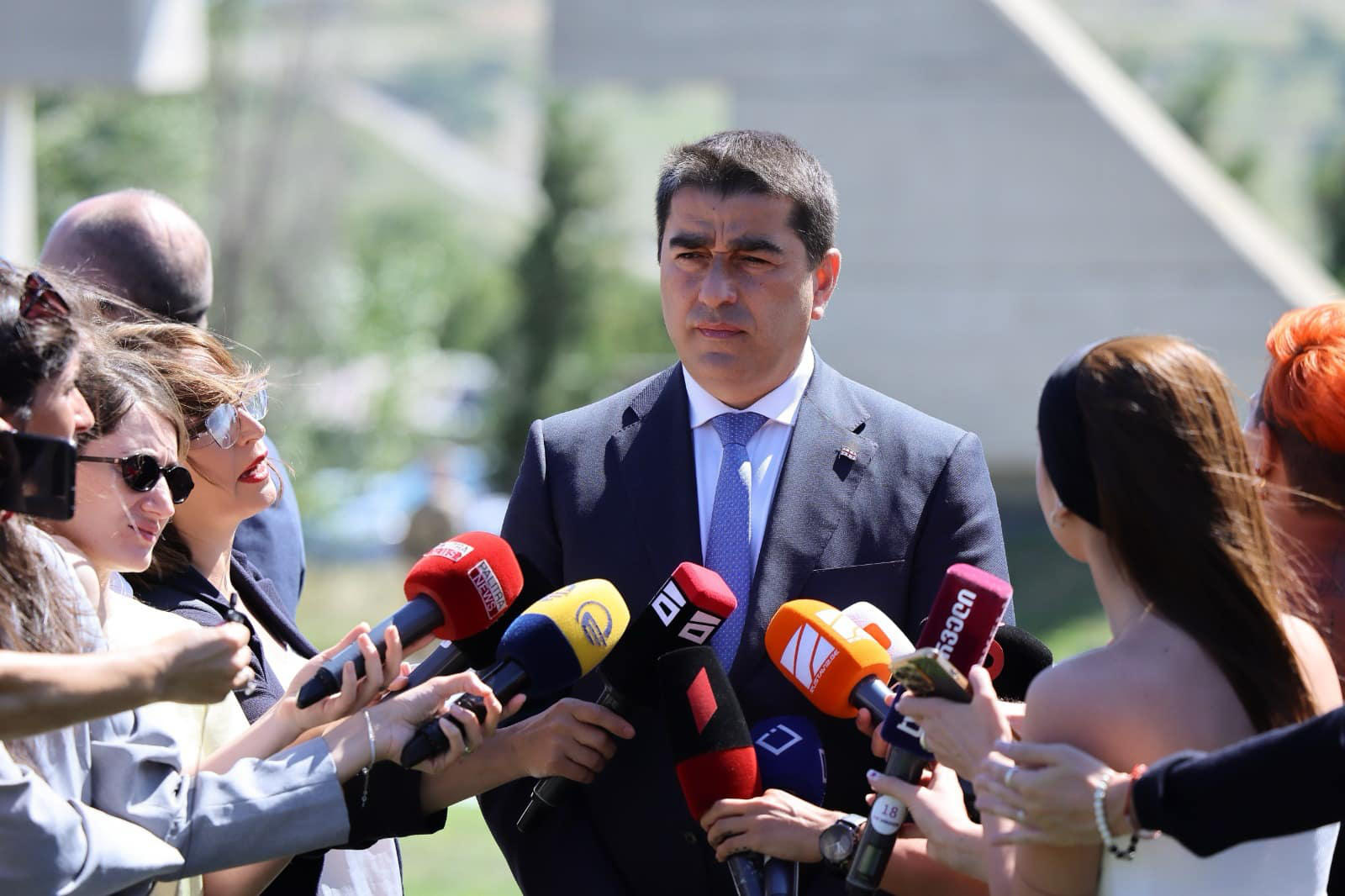 შალვა პაპუაშვილი - ხაზარაძე - ჯაფარიძემ ყალბი საფუძვლით უჩივლეს ქართველ ხალხს, ამ თაღლითურ გაერთიანებას უნდოდათ, მილიარდ ნახევარი ხალხის ჯიბიდან  ამოეღოთ და საკუთარ ჯიბეში ჩაედოთ, მაგრამ ქვეყნის შიგნით და გარეთ მათი თაღლითობა დადასტურდა