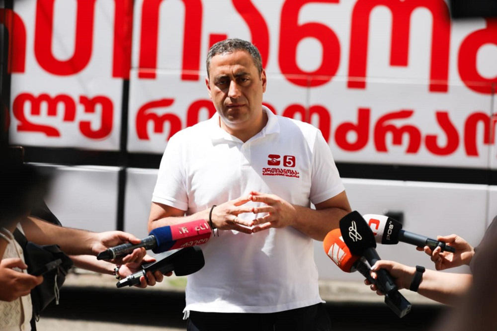 გიორგი ვაშაძე - ყველა საერთაშორისო ინსტიტუტმა თქვა, რუსეთმა ომი დაიწყო 7 აგვისტოს, მაგრამ ხელისუფლებაში რომ ხარ და ამ საკითხსაც დაპირისპირებისთვის იყენებ, ნათლად აჩვენებს, რომ ღირსი არ ხარ, ქვეყანას მართავდე