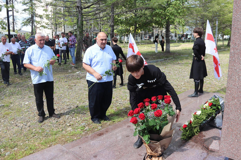 ხობში აგვისტოს ომში დაღუპული გმირები გაიხსენეს