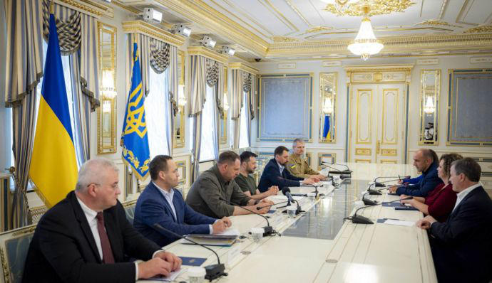 ვოლოდიმირ ზელენსკიმ ამერიკელ კონგრესმენებთან შეხვედრაზე უკრაინის საჰაერო თავდაცვის შესაძლებლობების გაძლიერების საკითხი განიხილა