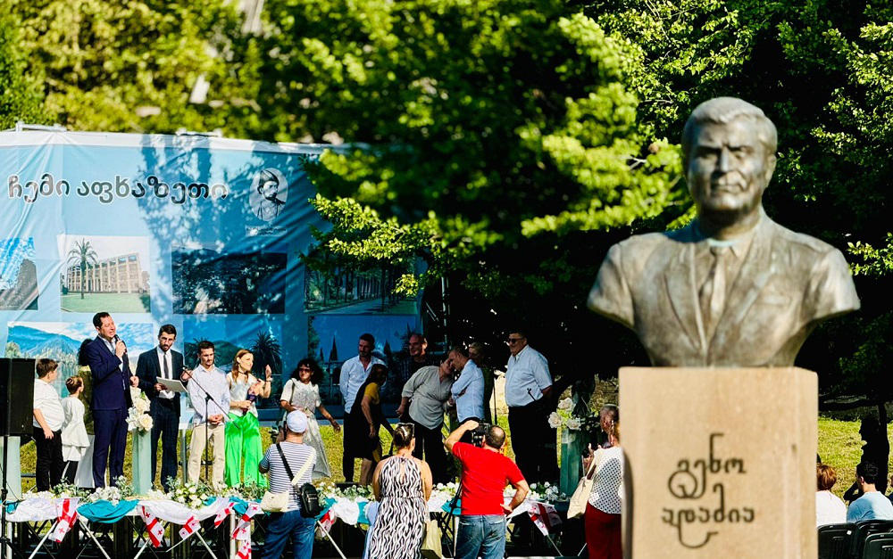 აფხაზეთის ავტონომიური რესპუბლიკის იძულებით გადაადგილებულ პირთა მინისტრი დავით ფაცაცია ზუგდიდში შემოქმედებით საღამოს დაესწრო