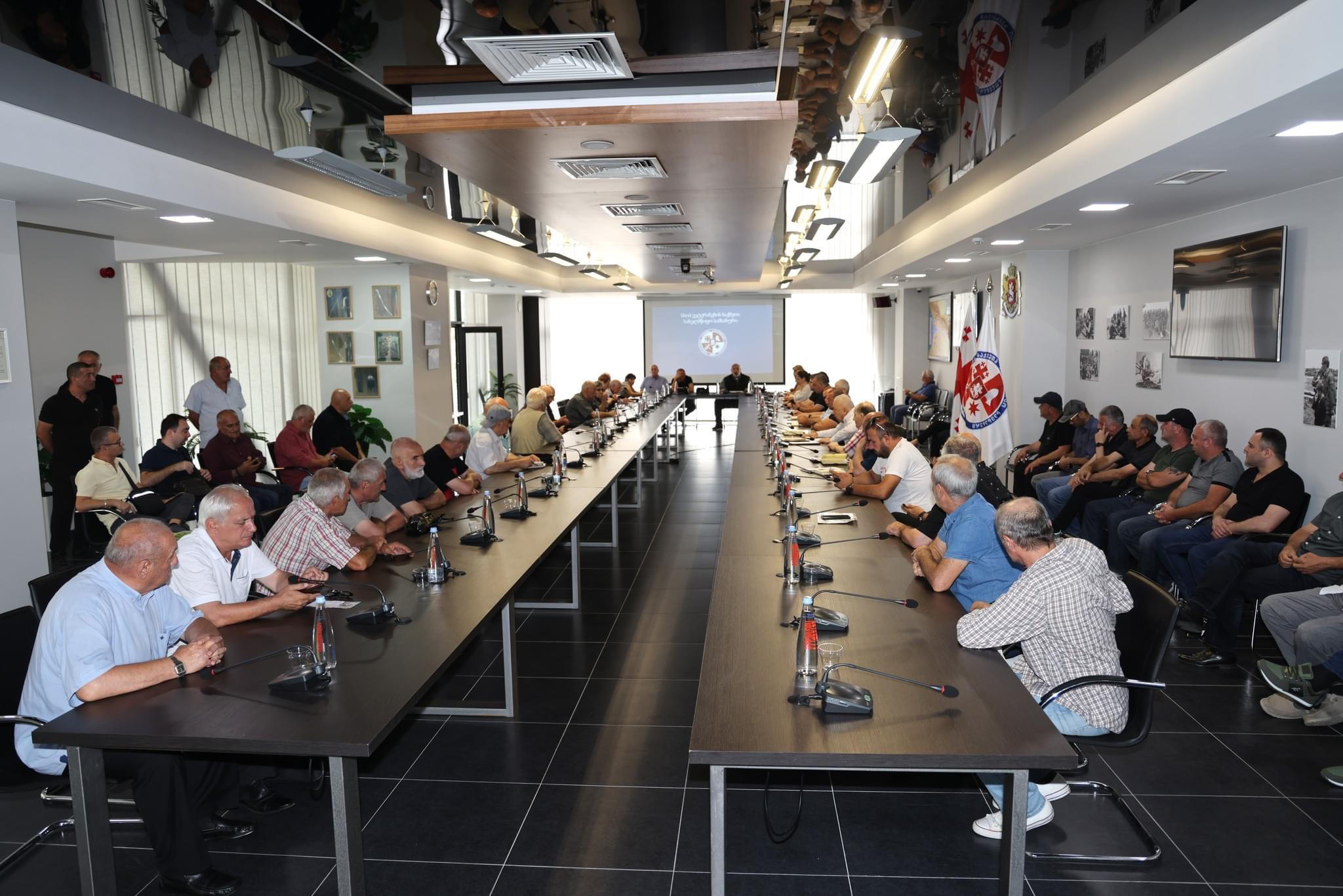 კობა კობალაძე ვეტერანებს შეხვდა