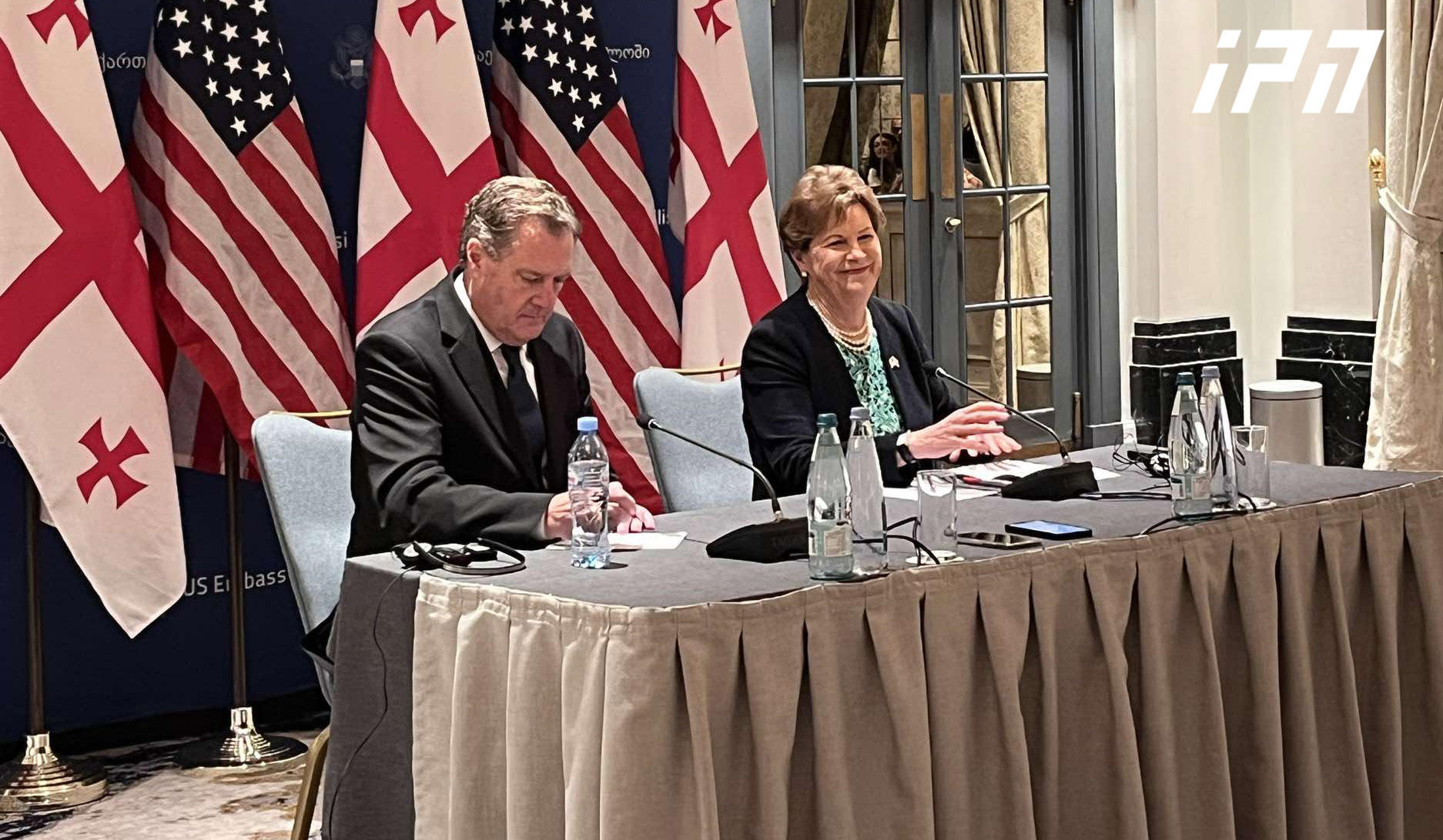 სენატორი - იმედგაცრუებას იწვევს, რომ პრემიერ-მინისტრი არ არის დაინტერესებული ან არ ჩანს, რომ დაინტერესებულია ურთიერთობების გაგრძელებით