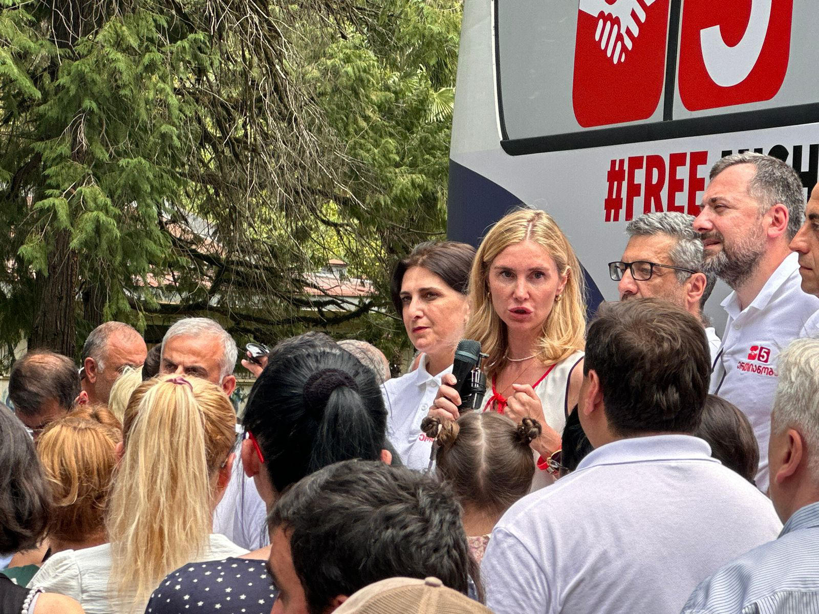 თინა ბოკუჩავა - ივანიშვილი 2019 წელს ბევრ ცრუ დაპირებასთან ერთად ხალხს დაჰპირდა, რომ უნდა შეესყიდა 22 სასტუმრო, 9 აბანო და მოეწყო წყალტუბოში წალკოტი, სად არის ეს წალკოტი?