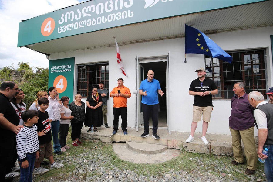 პოლიტიკური გაერთიანება „კოალიცია ცვლილებისთვის - გვარამია, მელია, გირჩი, დროას“ ამბროლაურის ოფისი გაიხსნა