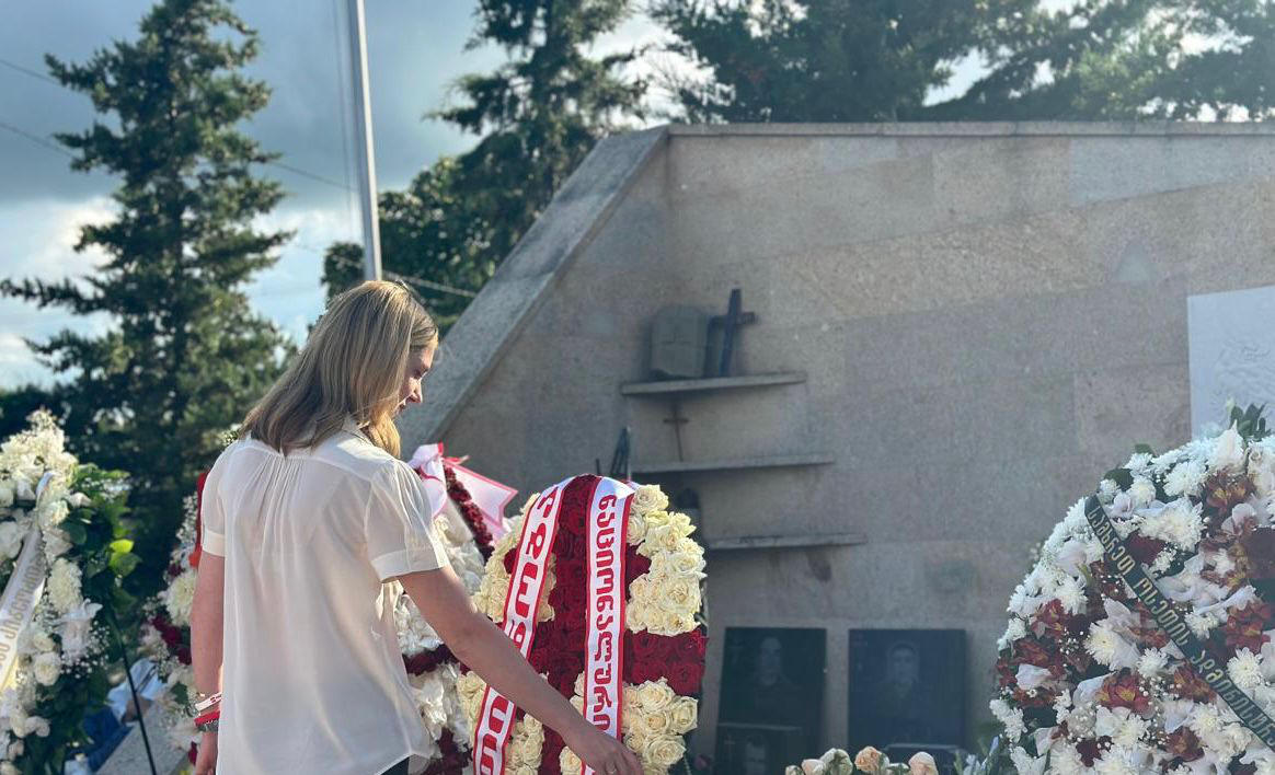 თინა ბოკუჩავა - პატივს მივაგებთ შინდისის გმირებს, ამ ბიჭებმა გვაჩვენეს გმირობის მაგალითი, მათთან ვალში ვართ და ჩვენი ვალია, ყველაფერი გავაკეთოთ ქვეყნის გამთლიანებისთვის და ამის საუკეთესო გზა ერთიანობაა