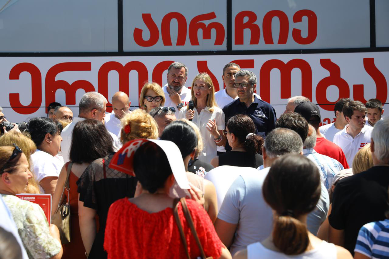 თინა ბოკუჩავა - გორში ჯერ კიდევ 2012 წელს იყო უამრავი გეგმა, რომელიც უნდა განხორციელებულიყო, მაგრამ კარგად ვხედავთ, რომ ივანიშვილის 12 - წლიანმა მმართველობამ მხოლოდ სიღარიბე და უპერსპექტივობა მოუტანა ხალხს