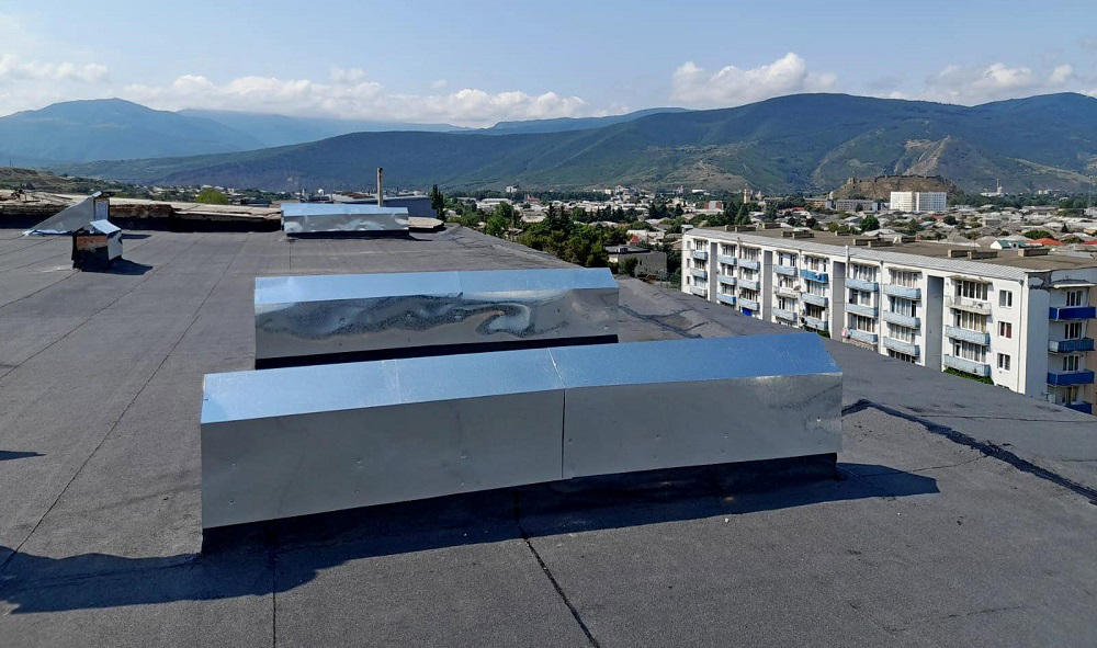 გორის მერია - გორში, სუხიშვილის ქუჩა #14-ში მდებარე მრავალსართულიანი კორპუსის სახურავს რეაბილიტაცია ჩაუტარდა