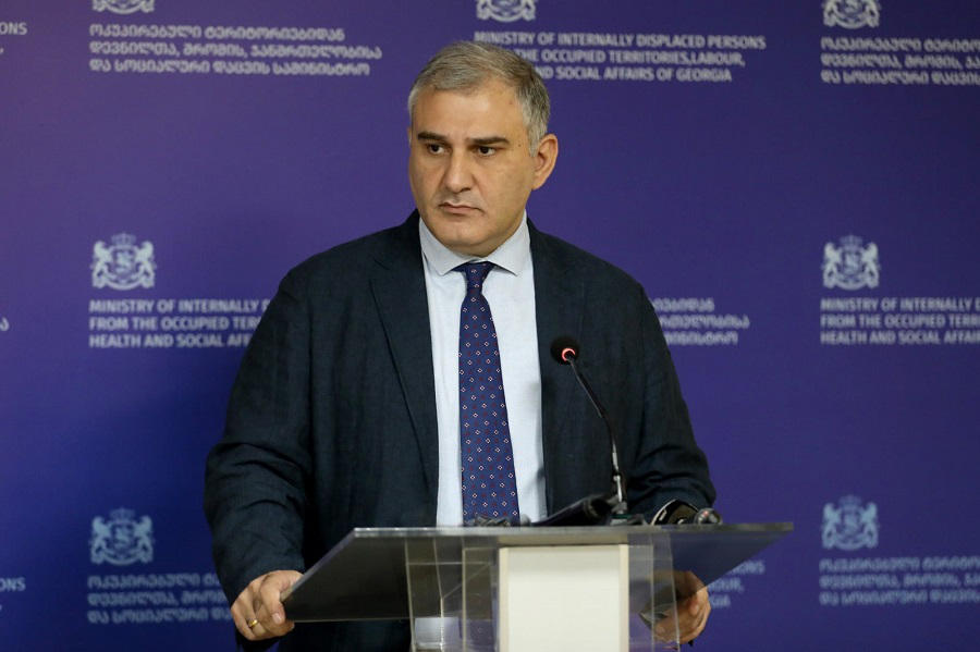ჯანდაცვის მინისტრის ინფორმაციით, საპროტესტო აქციაზე დაშავებული 22 წლის ბიჭის ყველა სასიცოცხლო პარამეტრი ნორმაშია და პოზიტიური დინამიკა შეინიშნება