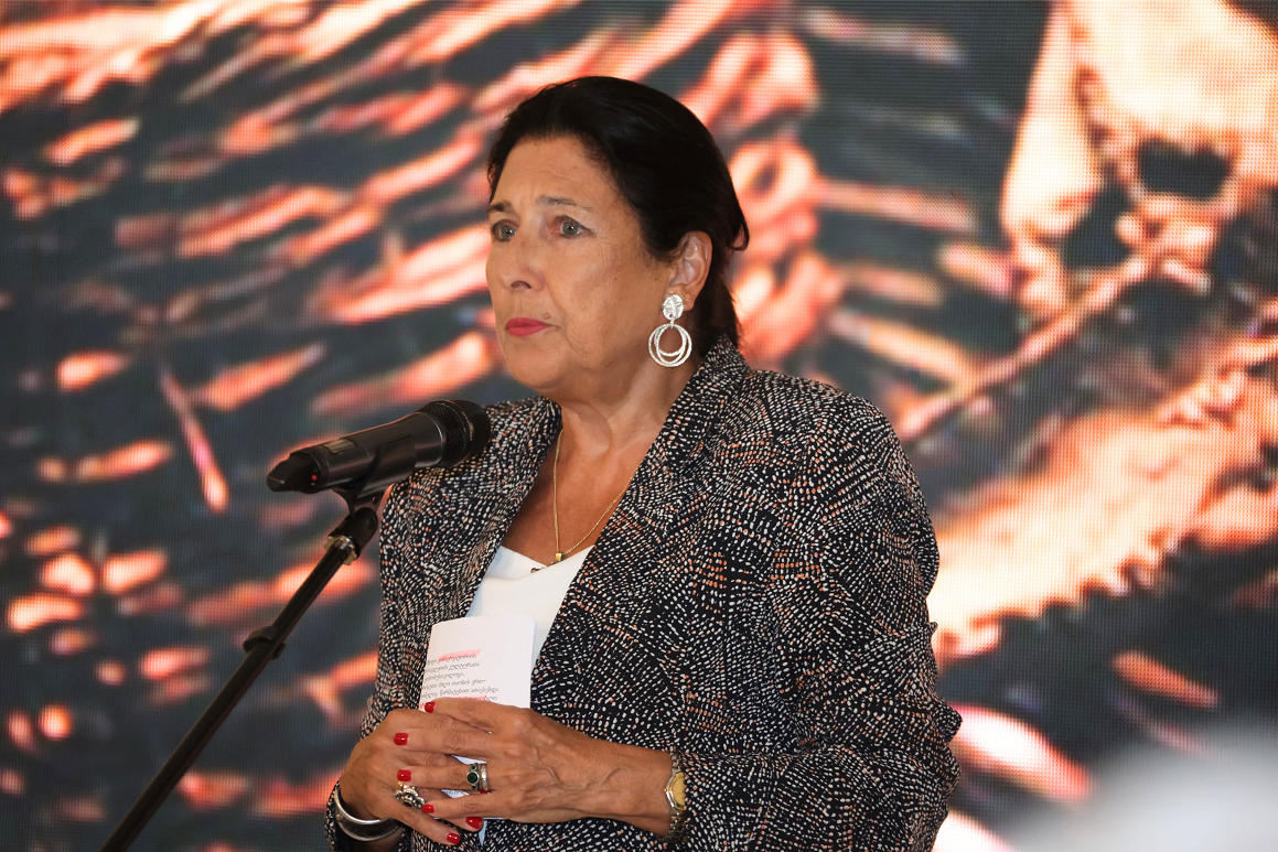 პრეზიდენტმა ეთნომუსიკოლოგები ედიშერ და გიორგი (გიგი) გარაყანიძეები ღირსების მედლით დააჯილდოვა