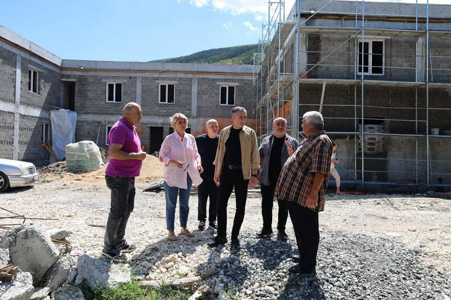 ამბროლაურის მერია - ქალაქ ამბროლაურში 200 აღსაზრდელზე გათვლილი საბავშვო ბაღის სამშენებლო სამუშაოები აქტიურ რეჟიმში ხორციელდება