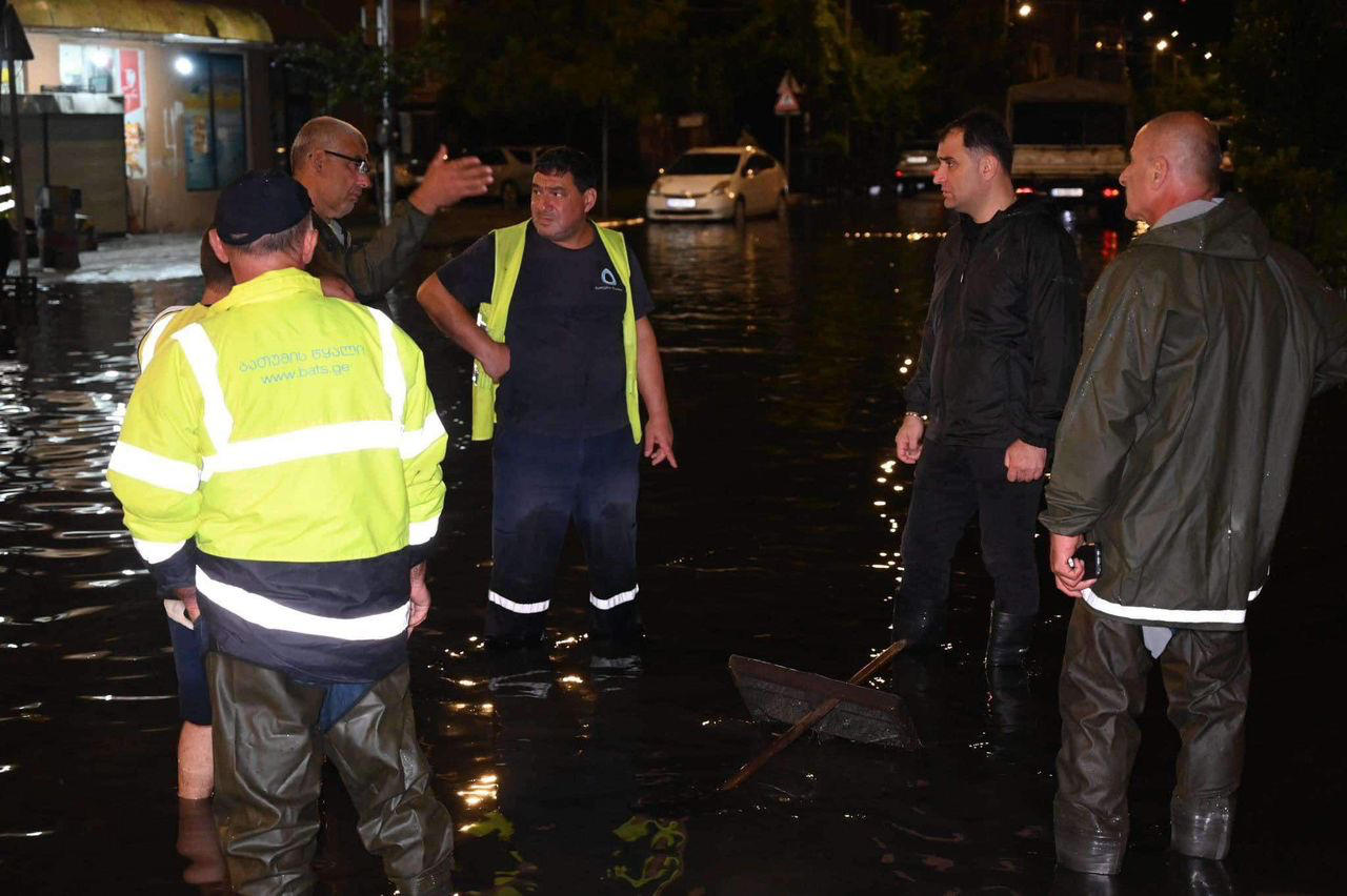 ბათუმში უხვი ნალექის შედეგად ქუჩები დაიტბორა