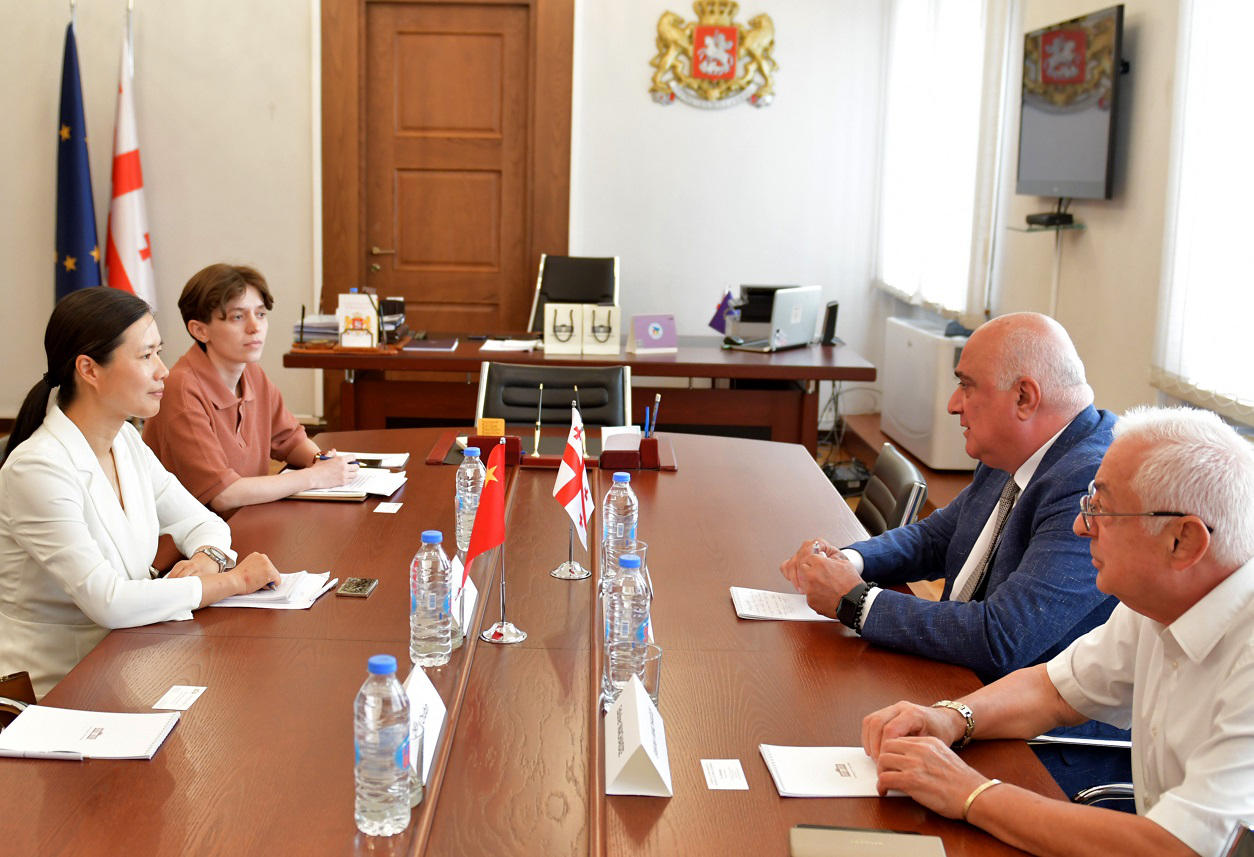 ირაკლი მეძმარიაშვილი საქართველოში ჩინეთის სახალხო რესპუბლიკის ელჩის მოვალეობის შემსრულებელს შეხვდა