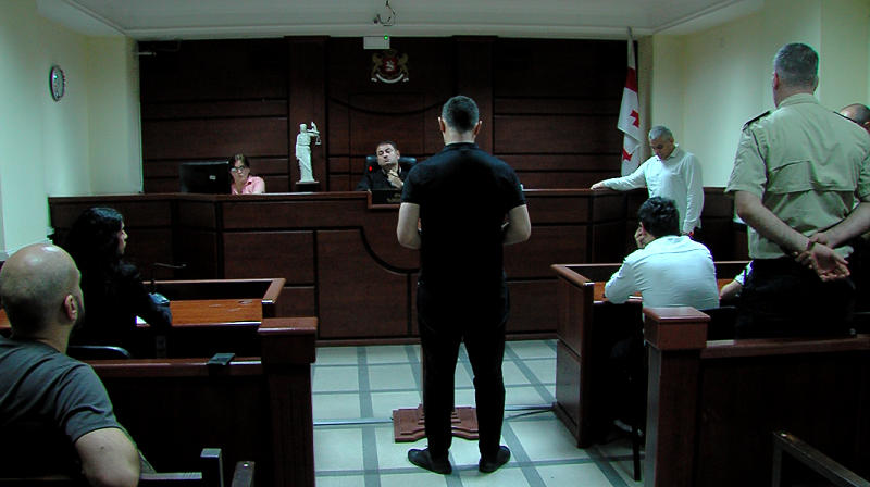 საქალაქო სასამართლოში, „უცხოური გავლენის გამჭვირვალობის შესახებ“ კანონის მოწინააღმდეგეთა აქციაზე დაკავებული ფრიდონ ბუბუტეიშვილის სასამართლო სხდომა გაიმართა