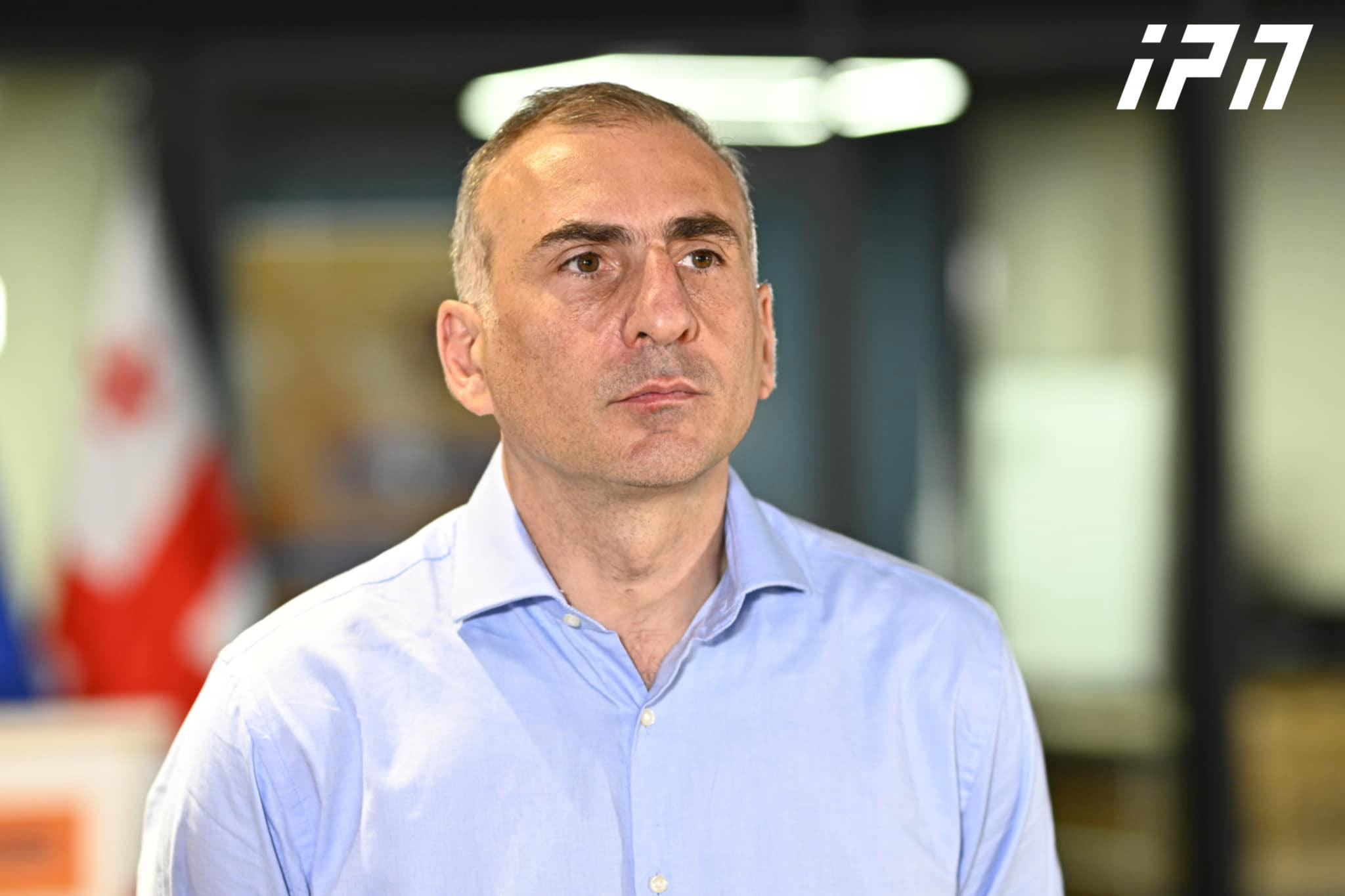 ალეკო ელისაშვილი - ირაკლი ოქრუაშვილი ირპენში, წინა ხაზზე იბრძოდა და უკან არაფერზე დაუხევია, ზუსტად ვიცი, გირაოს არ გადახდის გამო დაჭერის არ შეეშინდება - ქვეყანა კიდევ ჩრდილო კორეისკენ მიექანება