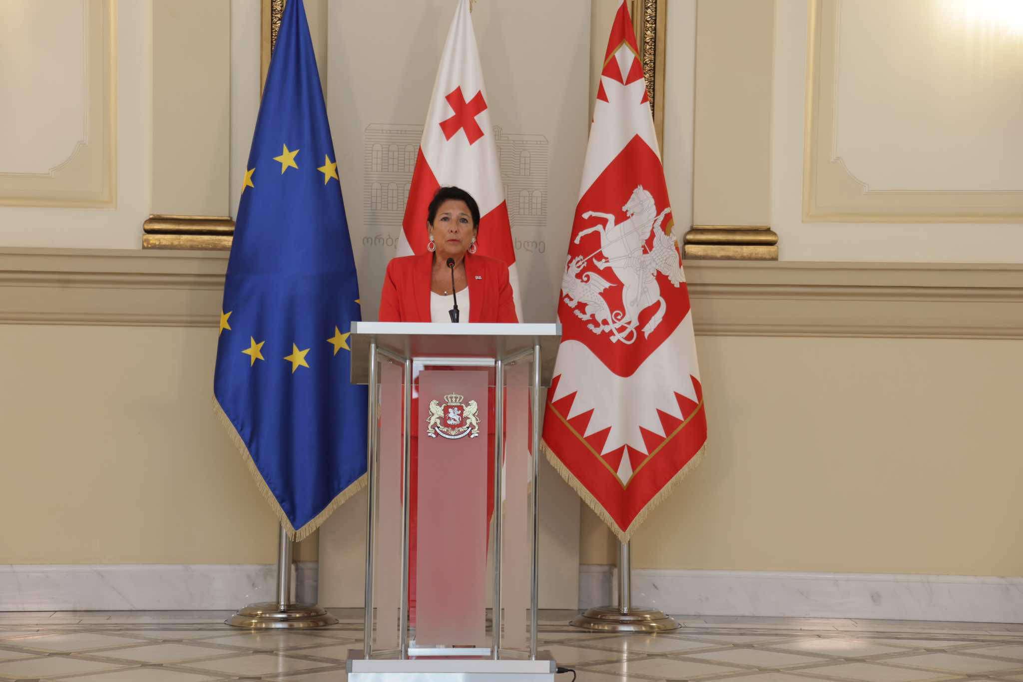 პრეზიდენტის ადმინისტრაციის წარმომადგენელი - ოლიმპიელებისა და პარალიმპიელების დაჯილდოების ღონისძიებაზე დავპატიჟეთ ყველა, მათ შორის, პრემიერი, არც დასტური და არც უარყოფა არ მიგვიღია