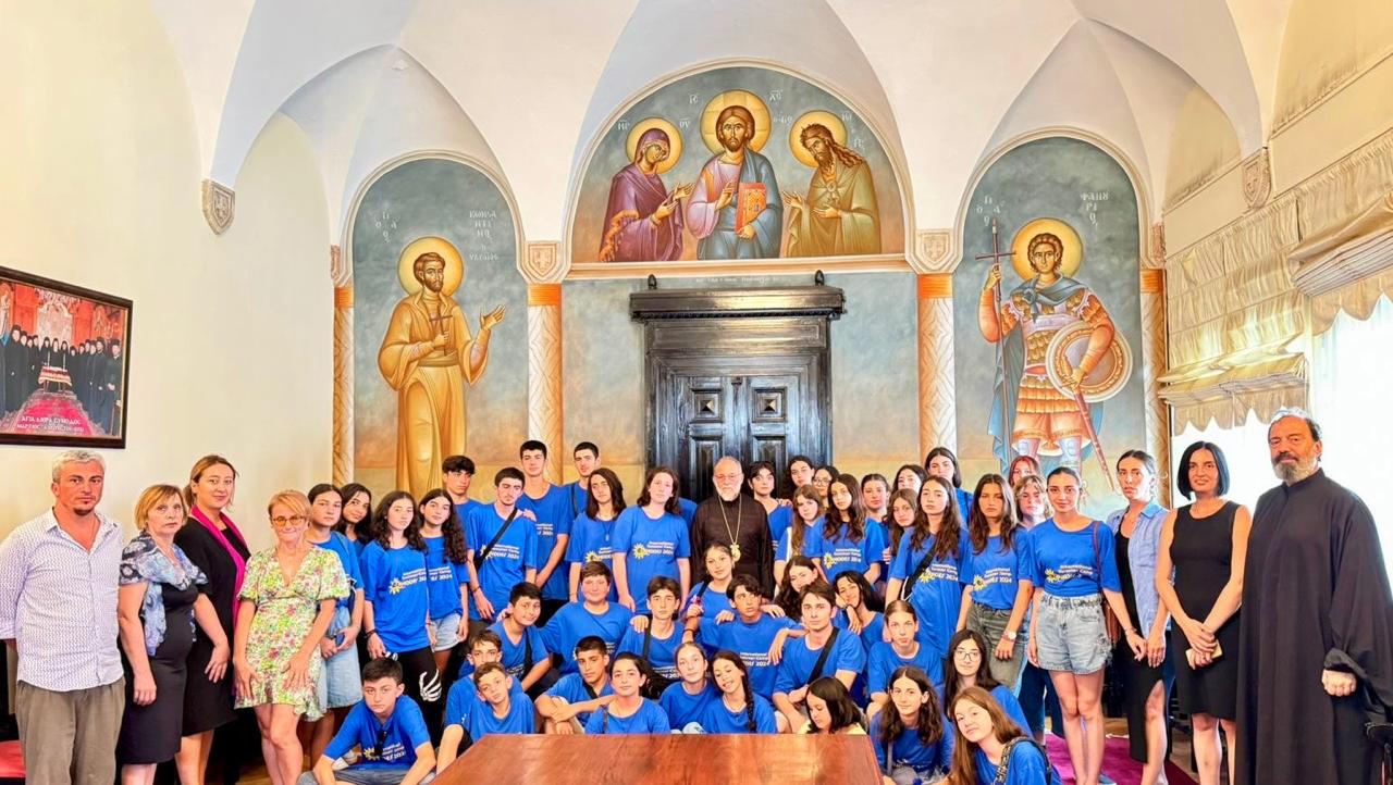 როდოსის საერთაშორისო ბანაკის მონაწილეები როდოსის მიტროპოლიტმა კირილე II-მ მიიღო