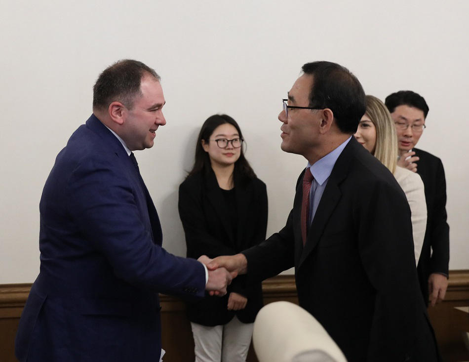 ნიკოლოზ სამხარაძე კორეის რესპუბლიკის ეროვნული ასამბლეის ვიცე-სპიკერს შეხვდა