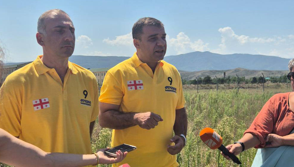 ლევან სამუშია - ამორალურია, როცა ჯარის გამოსაკვებად პროდუქტს ოკუპანტი ქვეყნისგან ყიდულობ - ვის წარმოუდგენია, ოკუპანტ ქვეყანაში წარმოებულ პროდუქტს საკვებად ქვეყნის დამცველებს აძლევდე?!