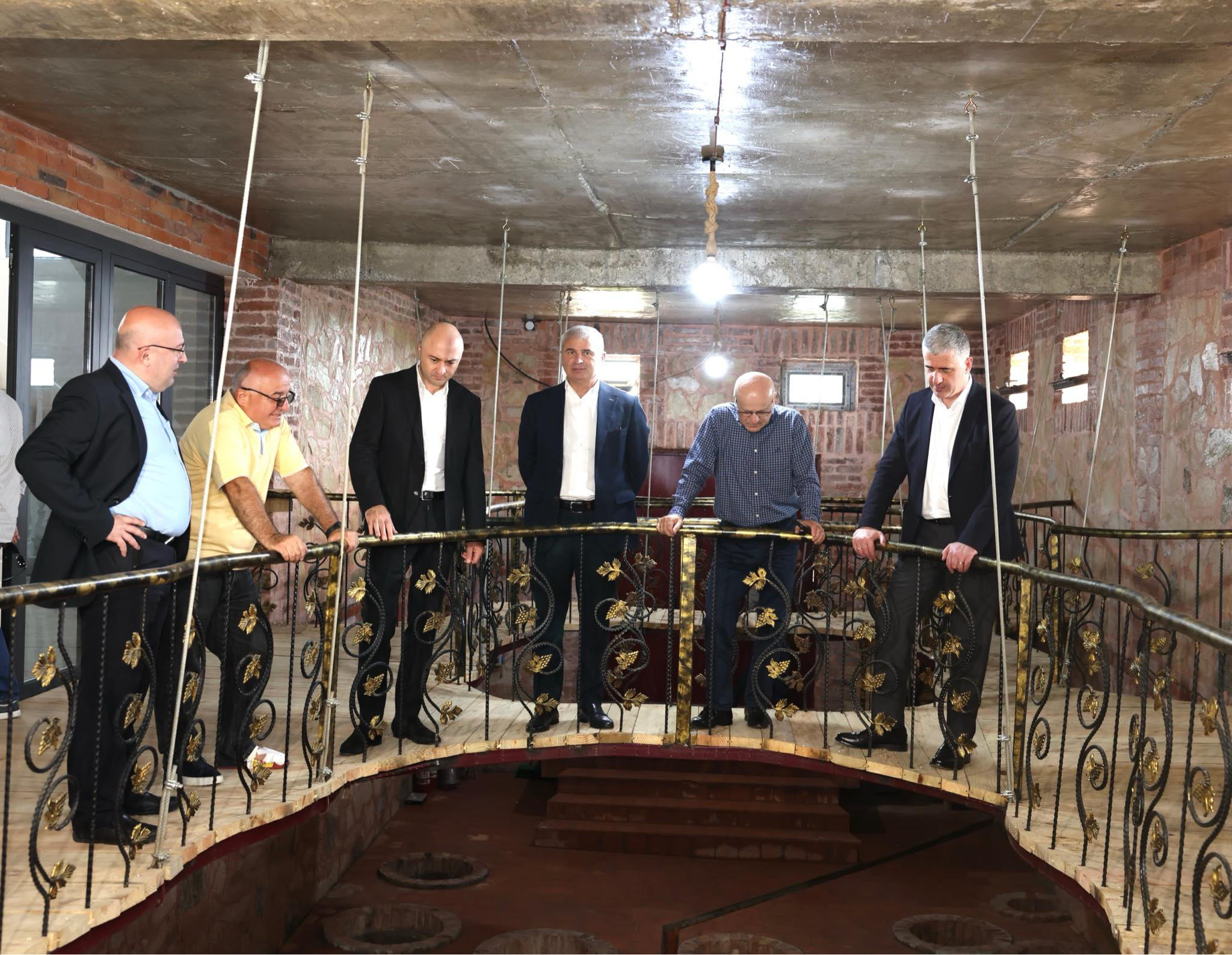 ოთარ შამუგია ყურძნის მისაღებად საწარმოების მზადყოფნას კახეთში ეცნობა