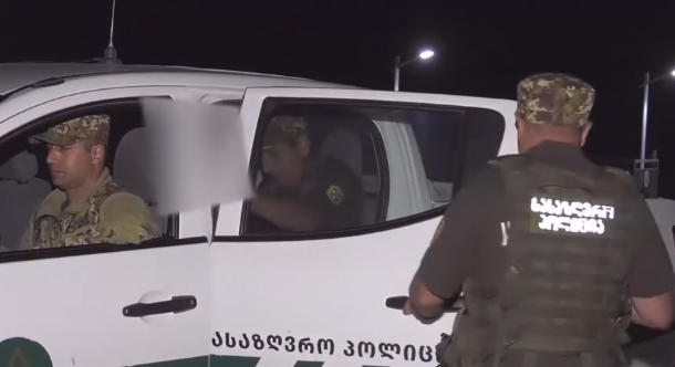 სასაზღვრო პოლიციამ საზღვრის უკანონოდ, ჯგუფურად გადაკვეთისა და საზღვრის უკანონოდ გადაკვეთაში დახმარების ფაქტებზე 5 პირი დააკავა