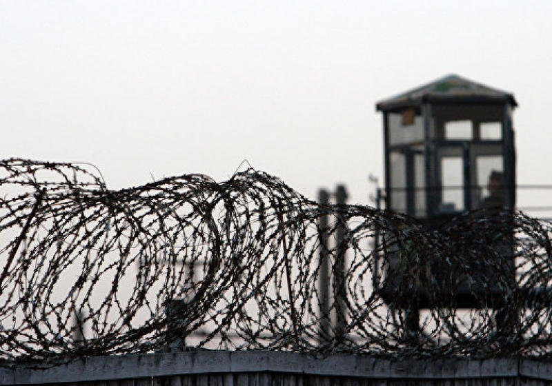 რუსეთში, სუროვიკინოს კოლონიის პატიმრებმა ბუნტი მოაწყვეს და მძევლები აიყვანეს, არის მსხვერპლი - ტერორისტები, რომლებიც აცხადებენ, რომ ISIS-ის წევრები არიან, ვერტმფრენს და 2 მილიონ დოლარს ითხოვენ