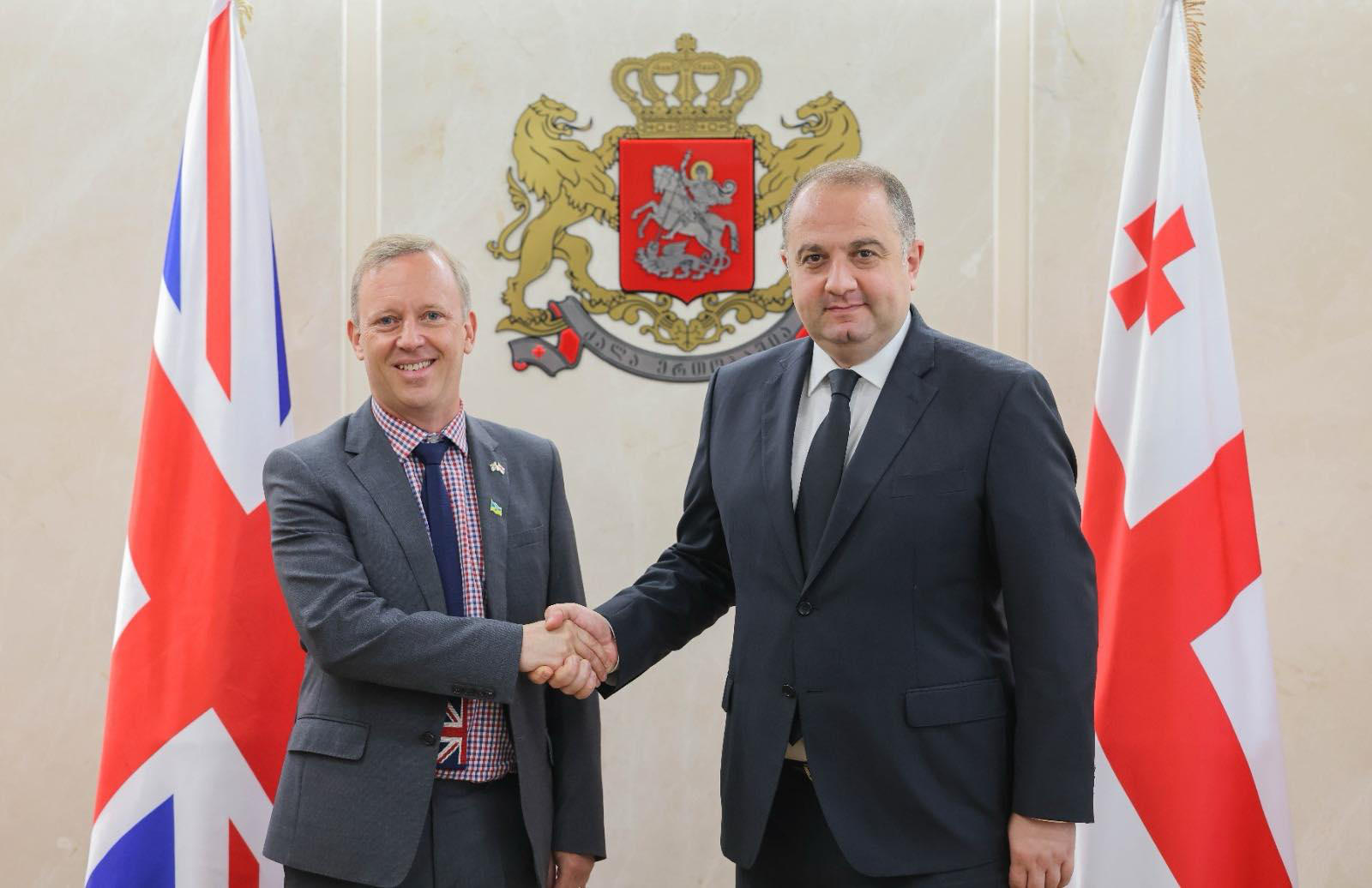 თავდაცვის მინისტრი გაერთიანებული სამეფოს ახალ ელჩს შეხვდა