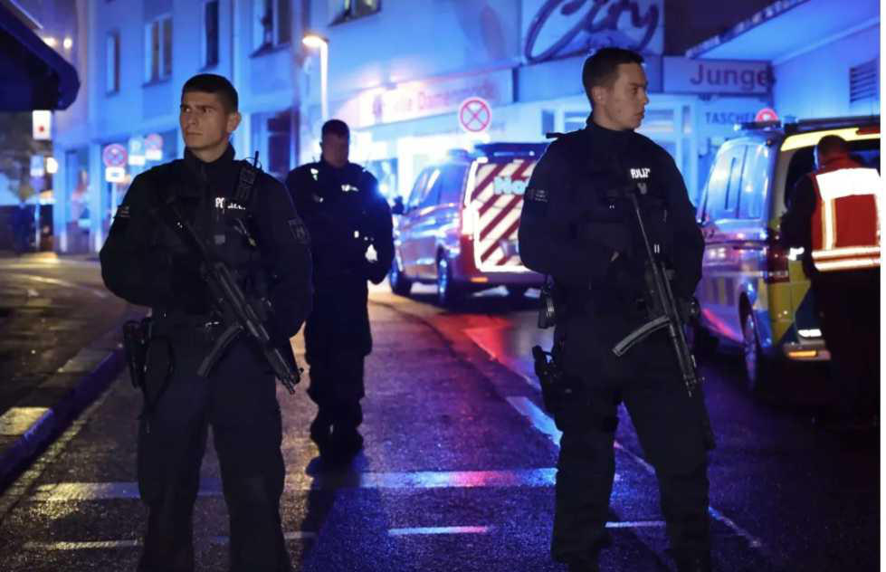 გერმანიაში, ფესტივალზე დანით შეიარაღებული პირის თავდასხმის შედეგად, სულ მცირე, 3 ადამიანი დაიღუპა და 6 დაშავდა