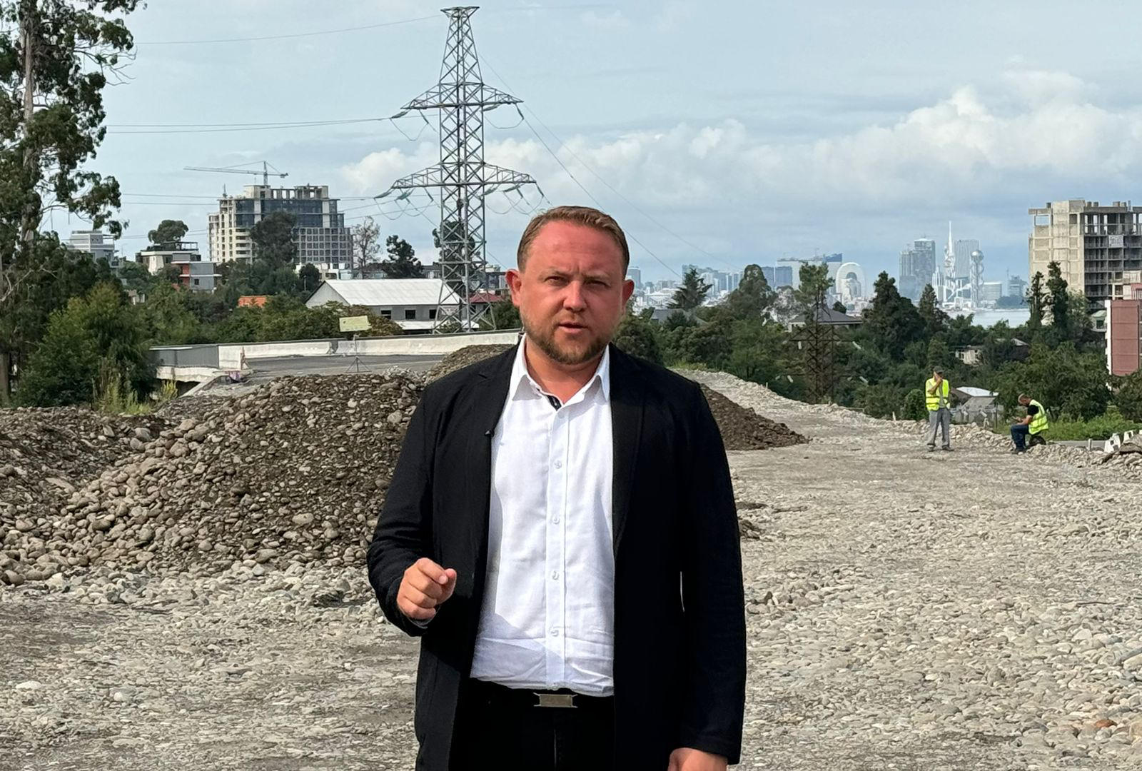 ვასო ურუშაძე - ბათუმის გზის მშენებლობა „ქართული ოცნების“ მიერ ხალხის რესურსების მიტაცების, კორუფციისა და კლანური მართვის თვალსაჩინო მაგალითია, ერთიანობით 26 ოქტომბერს დავამარცხებთ „ქართულ ოცნებას“ და გადავჭრით ხალხის წინაშე მდგარ პრობლემებს