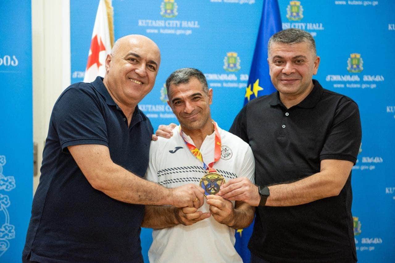 ზაზა ლომინაძე - ქუთაისელ სპორტსმენებს შევხვდით, რომლებმაც მოლდოვაში ჩატარებულ მსოფლიო ჩემპიონატზე მკლავჭიდსა და პარამკლავჭიდში განსაკუთრებულ წარმატებებს მიაღწიეს