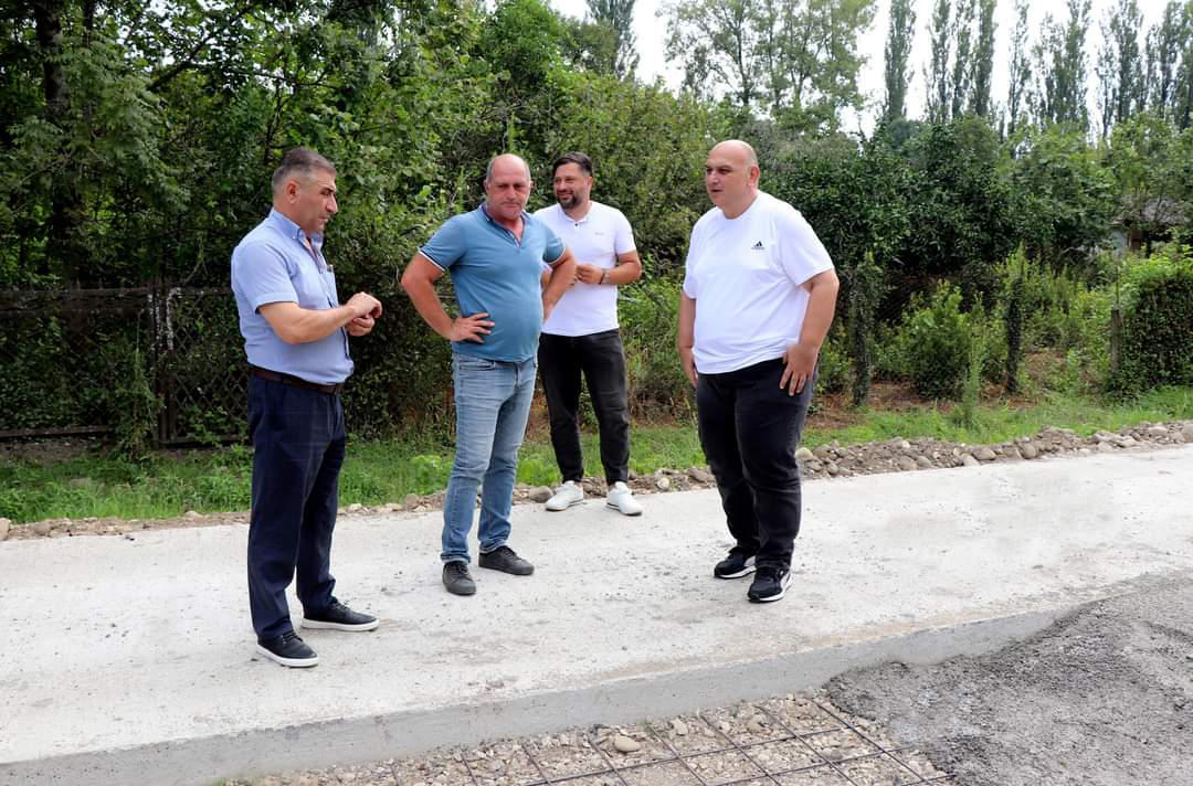 ხობის მუნიციპალიტეტის ადმინისტრაციულ ერთეულებში საგზაო ინფრასტრუქტურის მშენებლობა-რეაბილიტაციის პროექტები აქტიურად ხორციელდება