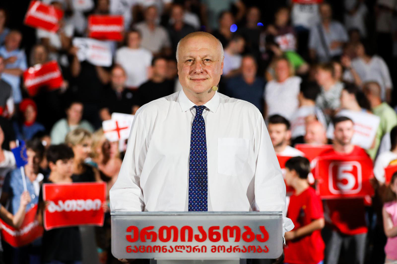 გიგი წერეთელი - მე ნამდვილად არ მიკვირს, რომ დღეს აქ ასეთი დიდი ემოციებია მიხეილ სააკაშვილთან დაკავშირებით, რადგან თუ ვინმეს აქვს წვლილი ბათუმის ფეხზე დაყენებაში, ეს სწორედ სააკაშვილია