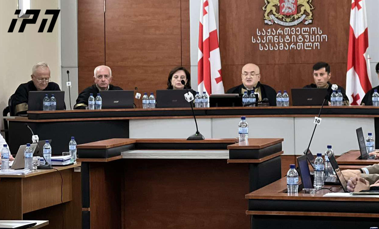 მერაბ ტურავა ანა ნაცვლიშვილს - ეს კანონი რომ არ ყოფილიყო, ისე ის წარწერები და მოქმედებები ვერ შესრულდებოდა? - მაინცდამაინც კანონმა რატომ გამოიწვია ის, რომ ვიღაცის კარზე თუ სადარბაზოში წარწერები გაჩნდა?!