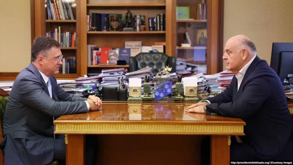 მედია - აფხაზ „დეპუტატებს“, რომლებიც „აპარტამენტების შესახებ“ კანონპროექტს ეწინააღმდეგებოდნენ, შესაძლოა, რუსეთის მოქალაქეობა ჩამოართვან