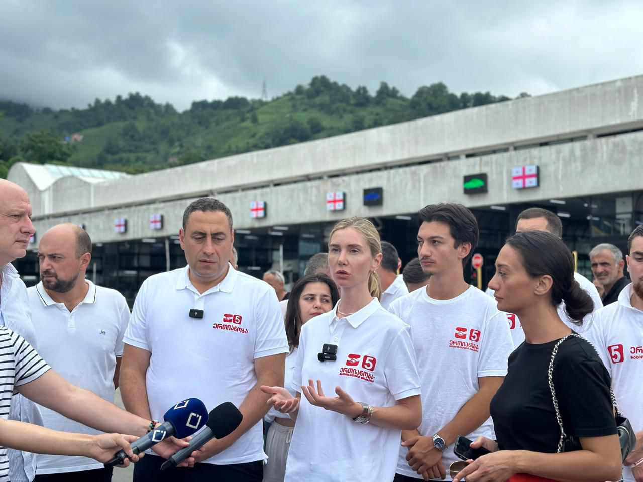 თინა ბოკუჩავა - ადამიანები ყოველდღიურად იძულებულები არიან გადავიდნენ თურქეთში მედიკამენტებზე, საკვებ პროდუქტებზე, რადგან საქართველოში არის ხელოვნურად გაზრდილი ფასები ივანიშვილის მონოპოლიის გამო