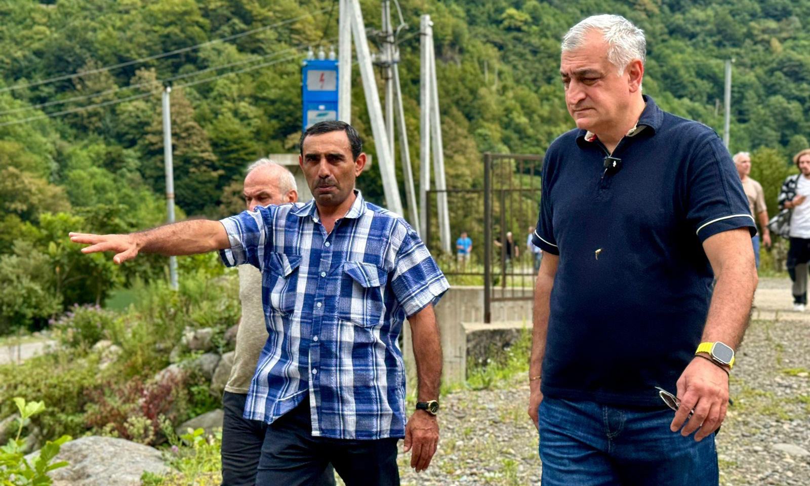 მამუკა ხაზარაძე - რაც სოფელ მარადიდში ვნახეთ, წარმოსადგენადაც კი რთულია - სოფელი თითქმის სრულად დატბორილია, ხალხი წყალში ცხოვრობს, განადგურებულია წინაპართა საფლავები, სახნავ-სათესზე რომ არაფერი ვთქვათ