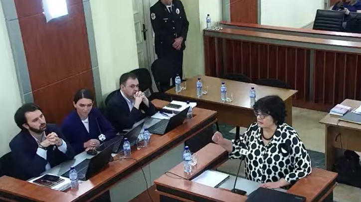 ენათმეცნიერი - სიტყვა „გამტარებელი“ ფაქტობრივად გავასინონიმეთ „აგენტთან“ - ვერანაირი მექანიკური ჩანაცვლება შინაარს ვერ შეცვლის - ეჭვი მაქვს, სამუდამოდ დარჩა სიტყვა „გამტარებელს“ „აგენტის“ დაღი