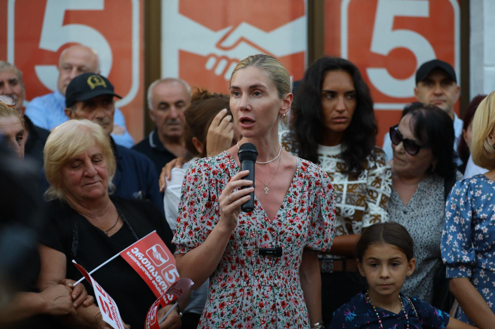 თინა ბოკუჩავა - მინდა, რომ განსაკუთრებული სიყვარულით მივესალმოთ სამეგრელოდან პრეზიდენტ სააკაშვილს, ვუსურვოთ თავისუფლება და გამარჯვება -  მას განსაკუთრებული იმედი აქვს სწორედ სამეგრელოსი