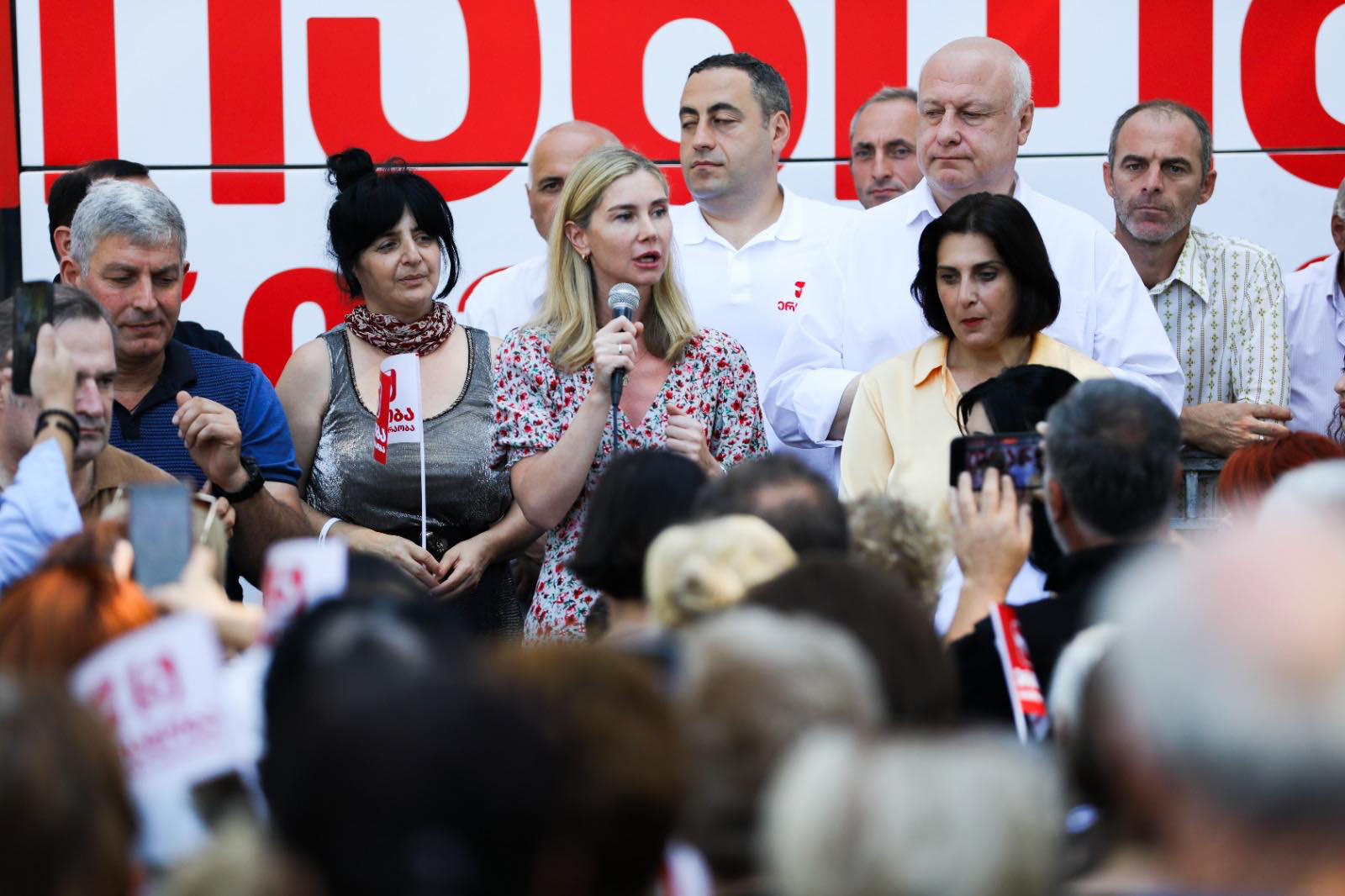 თინა ბოკუჩავა - სიღატაკე, გაჭირვება, უპერსპექტივობა, უმუშევრობა, გაზრდილი ფასები, კორუფცია, კლანური მმართველობა - ეს მოიტანა ივანიშვილმა 12 წლის განმავლობაში