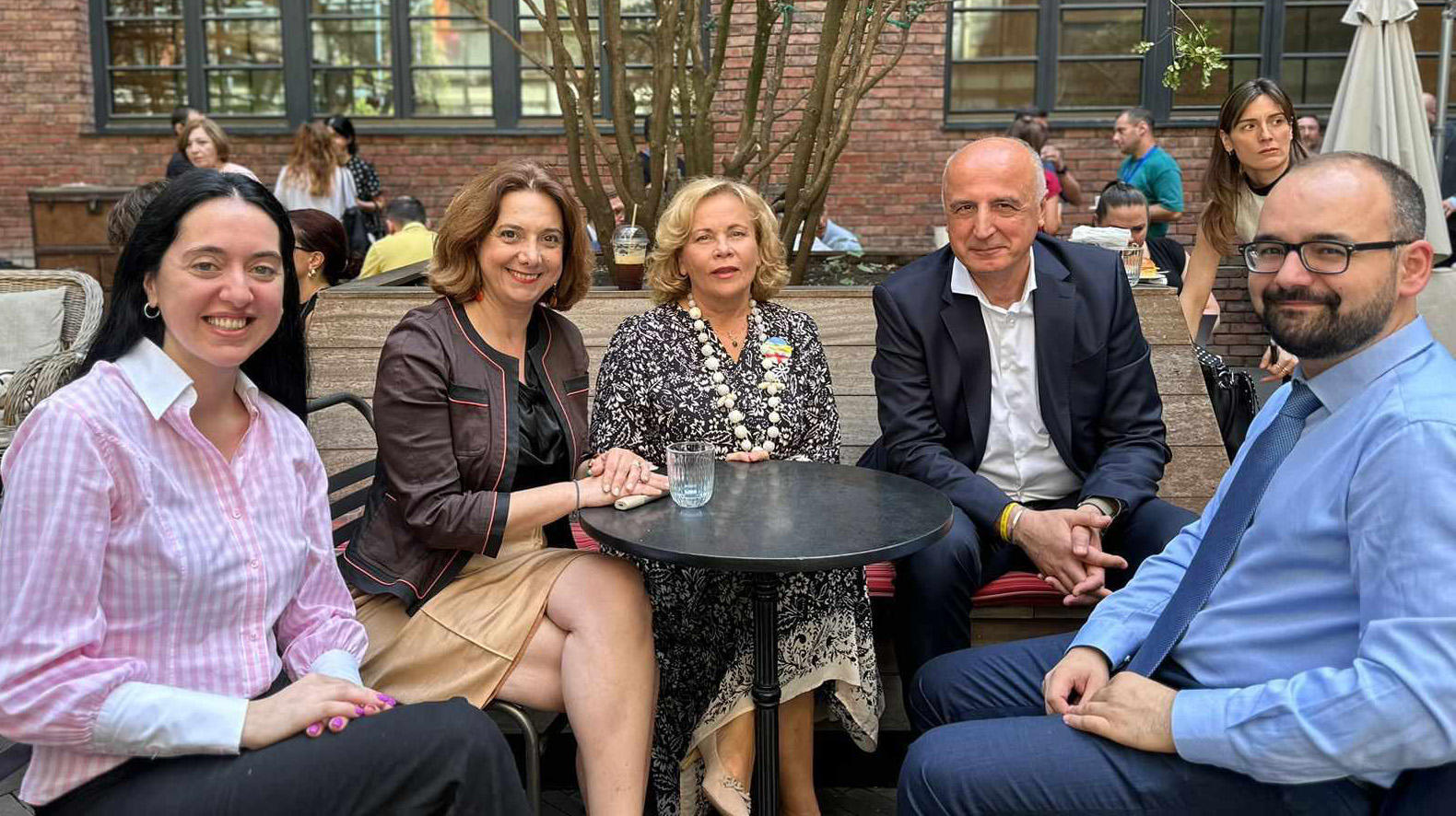 ბადრი ჯაფარიძე - ჩვენი ქვეყნის მეგობრების მხრიდან ცალსახა მხარდაჭერაა ჩვენი ხალხის დემოკრატიული, ევროატლანტიკური მისწრაფებების მიმართ და შეერთებული შტატები, ევროკავშირი და დიდი ბრიტანეთი, ჩვენი ხალხის ნების დაცვის სადარაჯოზე იდგებიან