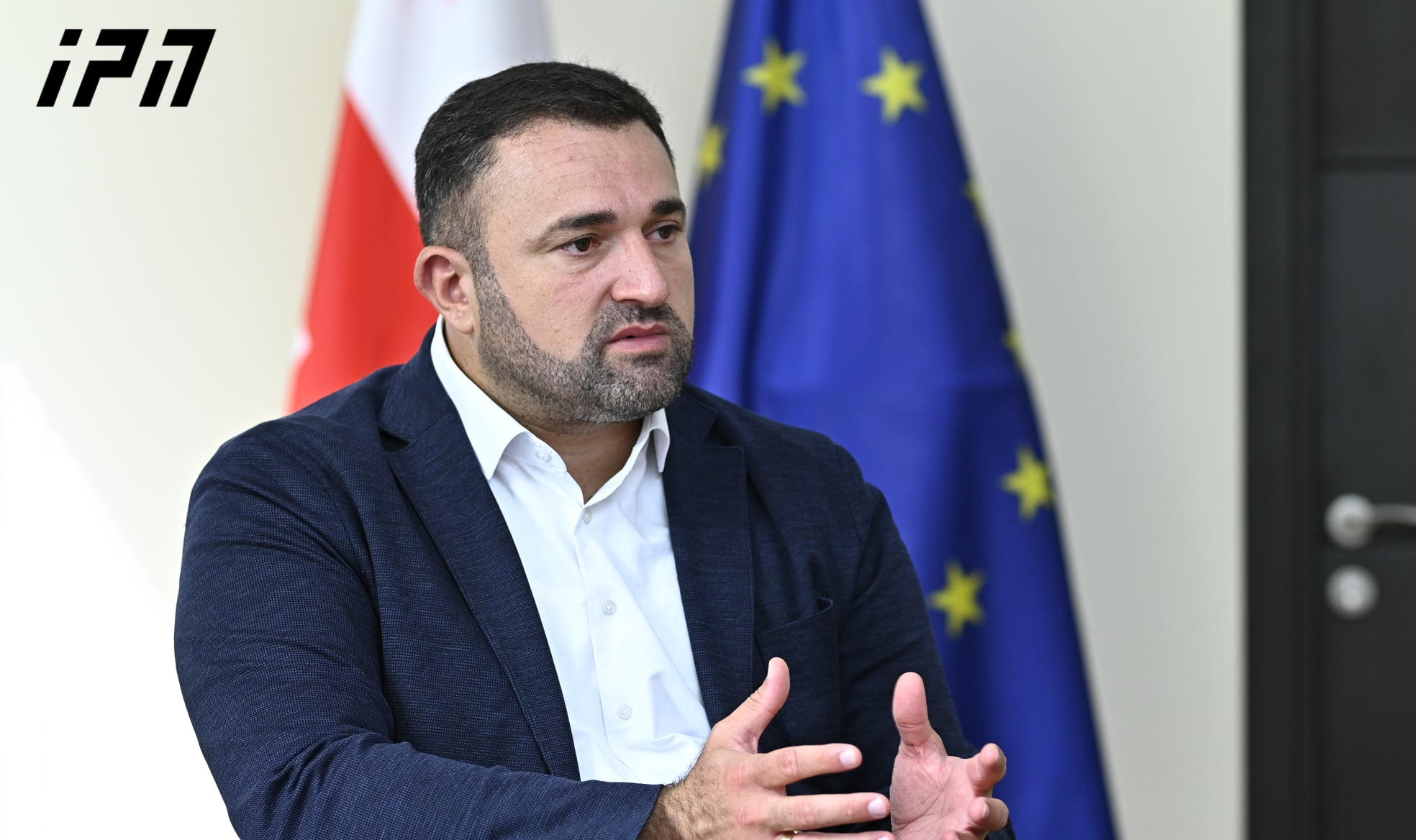 გიორგი კალანდარიშვილი ინფორმაციაზე, რომ მოქალაქეებმა მიიღეს დავალება, ხმის მიცემის შემდეგ ბიულეტენს ფოტო გადაუღონ - საარჩევნო კაბინაში ფოტო-ვიდეო გადაღება აკრძალულია, ისევე როგორც საარჩევნო უბნიდან ბიულეტენის გატანა
