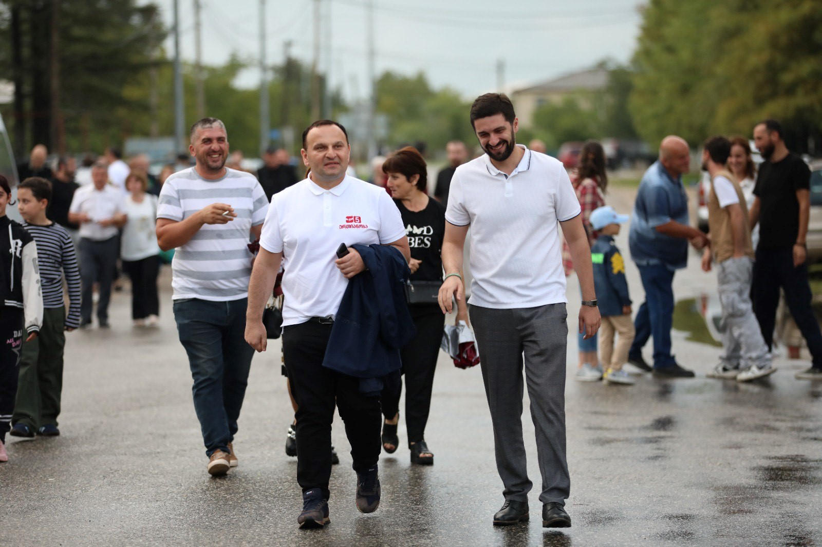 პაატა მანჯგალაძე - ხალხი „ქართული ოცნების“ კამპანიით საბოლოოდ დარწმუნდა, რომ ხელისუფლებისთვის შუშის აკვარიუმში ჩასმული შეშინებული ბიძინა ივანიშვილი უფრო მნიშვნელოვანია, ვიდრე ხალხი და მისი პრობლემები